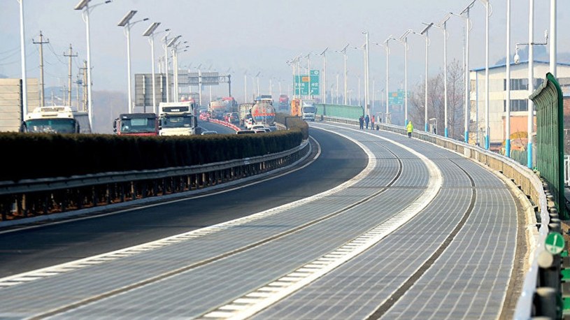 W Chinach powstaje najdłuższa na świecie solarna autostrada /Geekweek
