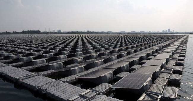 W Chinach powstaje największa na świecie pływająca farma solarna /materiały prasowe