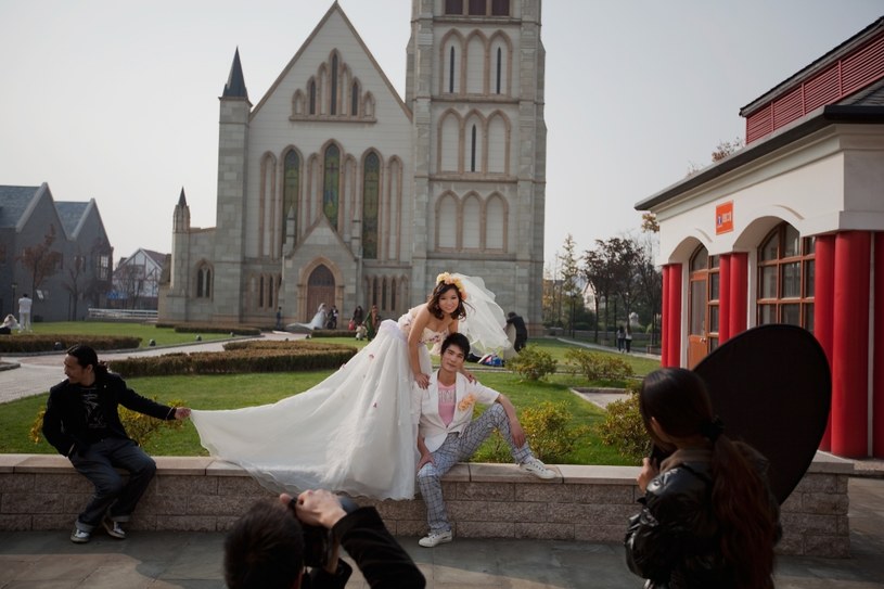 W Chinach ślub i wesele to często bardzo kosztowna uroczystość, na którą rodziny wydają oszczędności całego życia / Daniel Berehulak/Getty Images /Getty Images