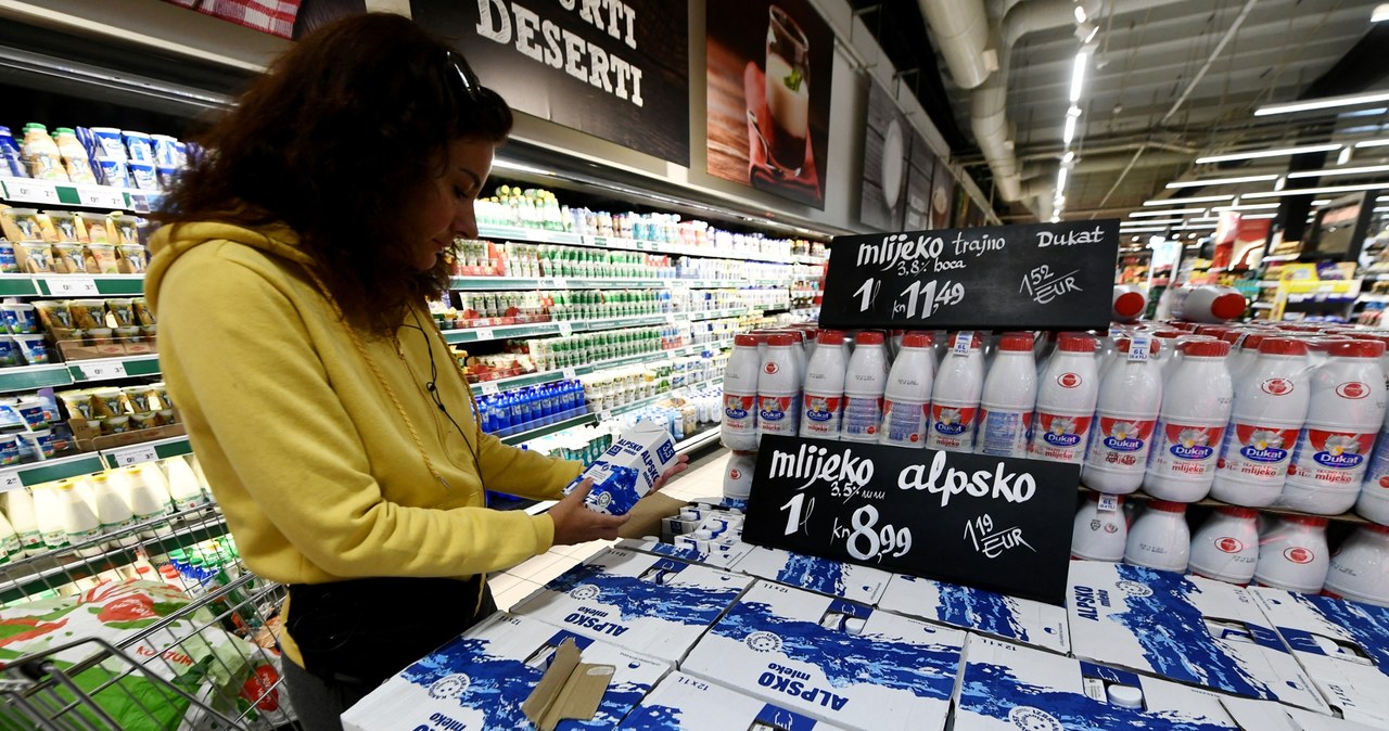 W Chorwacji w piątek trwa bojkot supermarketów w obywatelskim proteście przeciw drożyźnie. Na zdj. wielkopowierzchniowy sklep w Zagrzebiu w 2022 roku, gdy Chorwaci przygotowywali się do przyjęcia wspólnej waluty /Denis LOVROVIC /AFP