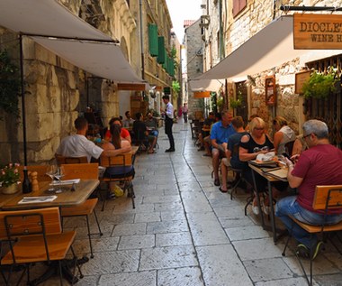 W Chorwacji zastawiają pułapki na turystów. Na drogach grasują oszuści, wystarczy jeden błąd