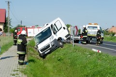 W Chorzynie samochód wjechał w grupę nastolatków