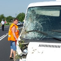 W Chorzynie samochód wjechał w grupę nastolatków