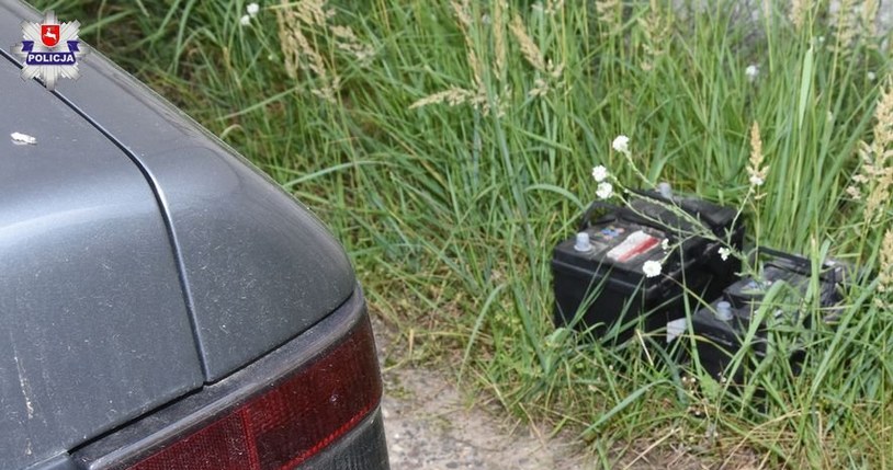 W chwili złapania złodziej miał już przygotowane do wyniesienia z terenu firmy 7 akumulatorów i radioodtwarzacz. /Policja