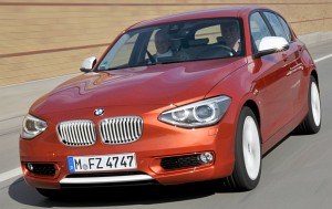 W ciągu 10 lat BMW sprzedało prawie 2 mln egzemplarzy obu generacji serii 1. Na zdjęciu obecny model przed liftingiem. /BMW