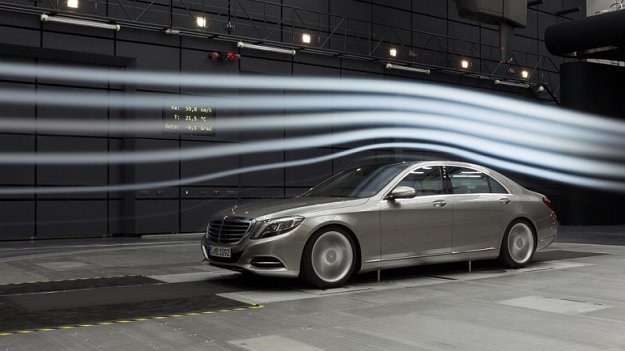 W ciągu 5 lat Mercedes zainwestował w budowę centrum technologicznego w Sindelfingen (tunel klimatyczny, aeroakustyczny i symulator) sumę 230 mln euro. /Mercedes