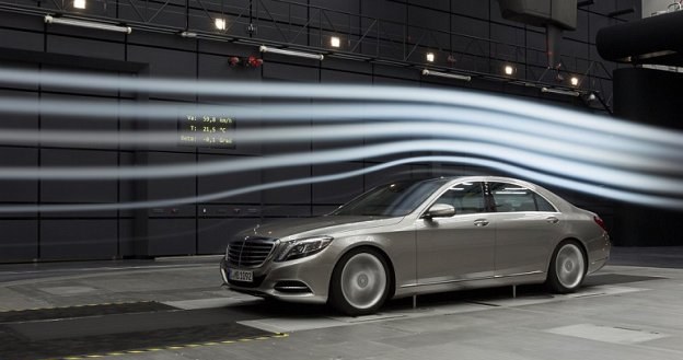 W ciągu 5 lat Mercedes zainwestował w budowę centrum technologicznego w Sindelfingen (tunel klimatyczny, aeroakustyczny i symulator) sumę 230 mln euro. /Mercedes