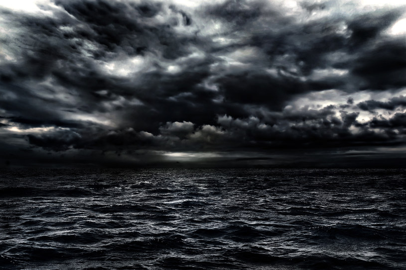 W ciągu kilkunastu minut na stosunkowo spokojnym morzu rozszalała się piekielna burza / zdjęcie ilustracyjne /123RF/PICSEL