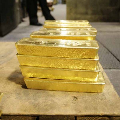 W ciągu najbliższych trzech lat cena złota może osiągnąć poziom $2000 za uncję. /AFP