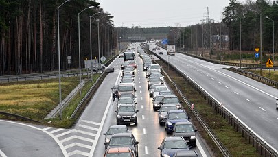 W ciągu roku tracimy nawet 100 godzin, stojąc w korkach