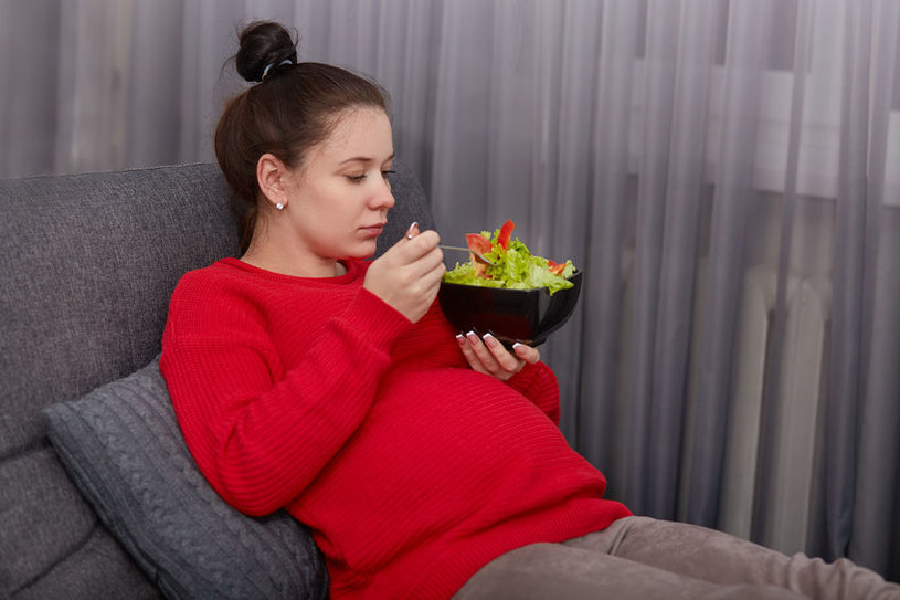 W ciąży bardzo ważna jest zbilansowana dieta /123RF/PICSEL