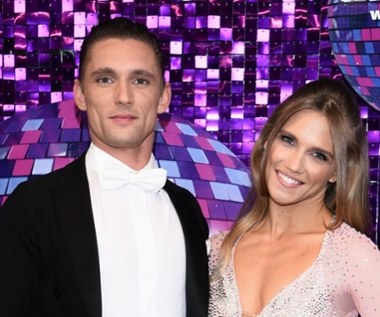 W cieniu medialnych burz ich miłość kwitnie. Nie szczędzi komplementów