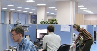 W co drugim polskim przedsiębiorstwie funkcjonuje elastyczna organizacja czasu pracy /AFP