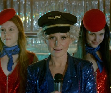 W "Córkach dancingu" Agnieszki Smoczyńskiej w głównych rolach zobaczymy wschodzące gwiazdy polskiego kina: Martę Mazurek (L) oraz Michalinę Olszańską (P), które wspierać będzie Kinga Preis (C)