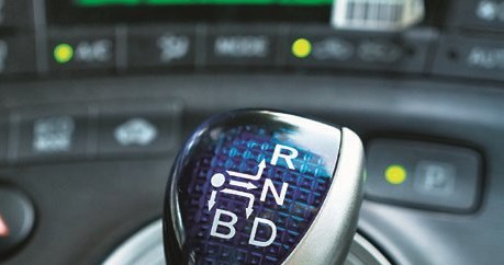 W CVT podczas jazdy nie należy włączać luzu. Do hamowania silnikiem służą tu "wirtualne" przełożenia lub tryb B. /Motor