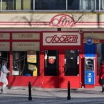 sieć W czasach PRL kupował tam każdy. Teraz sklepy znikają jeden za drugim