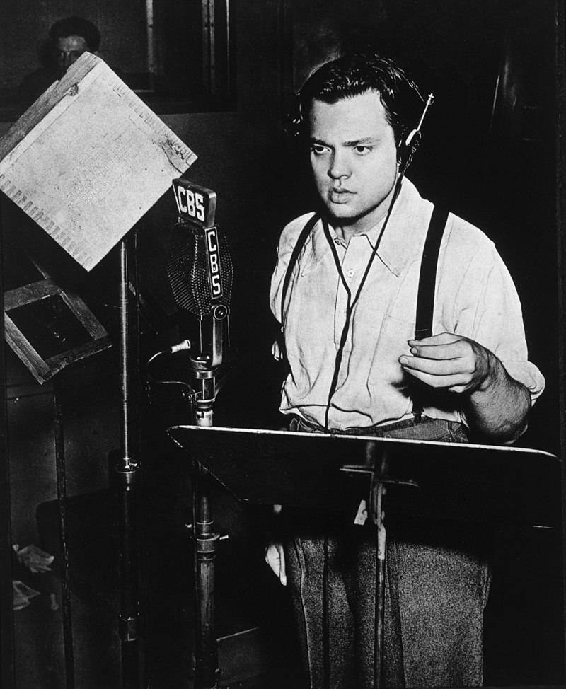 W czasie audycji Wellesa przerażeni Amerykanie dzwonili na policję, gdzie są punkty ewakuacyjne po ataku kosmitów  / Foto. Dallas Dispatch-Journal /domena publiczna