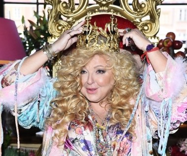 W czasie odbywającego się spotkania Gessler zasiadła na królewskim tronie, z którego udzielała wywiadów, a na jej głowę została włożona korona. 