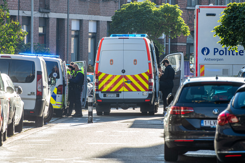 W czasie policyjnej operacji zginęła jedna osoba /JONAS ROOSENS / Belga / AFP /AFP