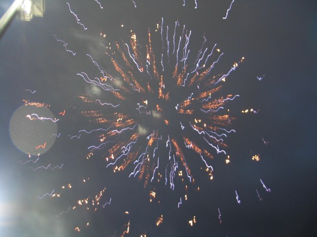 Niekontrolowany wybuch fajerwerków na festiwalu. Dziesiątki rannych