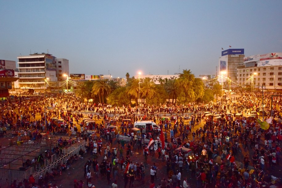 W czasie protestów w Iraku zginęło wiele osób /MURTAJA LATEEF /PAP/EPA