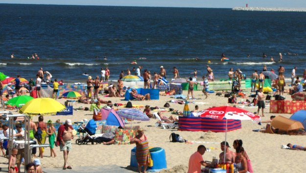 W czasie wakacji wiele osób decyduje się na wypoczynek nad morzem /Aneta Łuczkowska /RMF FM