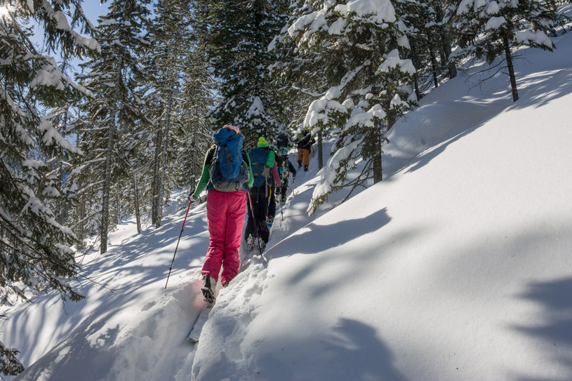 W czasie weekendu majowego narciarze oraz skiturowcy nie będą mogli korzystać z tras w Tatrach Zachodnich, wciąż jednak mogą się wybrać w Tatry Wysokie lub skorzystać z tras zjazdowych w Kotle Goryczkowym /123RF/PICSEL