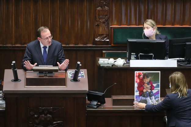 W czasie wystąpienia Kamińskiego posłowie opozycji skandowali "Gdzie są dzieci?" / 	Paweł Supernak   /PAP