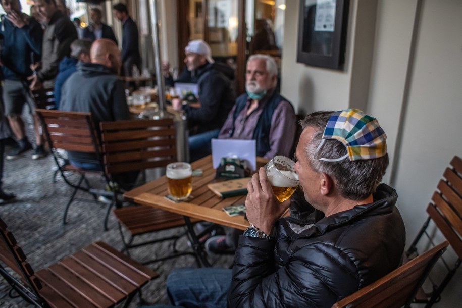 W Czechach działają już ogródki w restauracjach /Martin Divisek /PAP/EPA