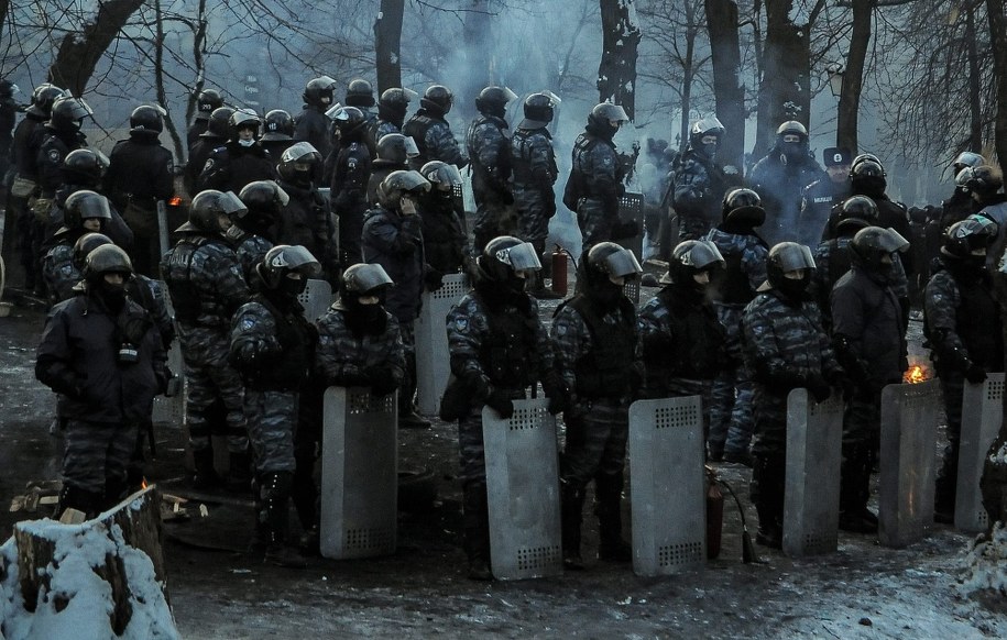 W Czerkasach i w Sumach milicja rozegnała demonstracje blokujące budynki obwodowej administracji /ROMAN PILIPEY /PAP/EPA