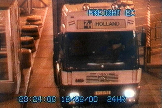 W czerwcu 2000 roku w porcie w Dover w kontenerze ciężarówki znaleziono ciała 58 chińskich nielegalnych imigrantów, którzy się udusili /KENT POLICE  /PAP/EPA