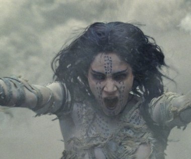 W czerwcu Boutellę zobaczymy na kinowych ekranach w nowej wersji "Mumii".

Przez wieki spoczywająca w grobowcu ukrytym w piaskach pustyni starożytna księżniczka (Boutella), której przeznaczenie nie zdążyło się wypełnić, budzi się w dzisiejszych czasach. Jej złość na niesprawiedliwość, która ją spotkała, rosła przez tysiące lat, przybierając rozmiary wymykające się ludzkiej wyobraźni - brzmi opis filmu.

Na ekranie aktorce towarzyszyć będą Tom Cruise i Russell Crowe.