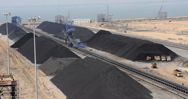 W czterech miesiącach '11 wydobyto 24,1 mln ton węgla /AFP