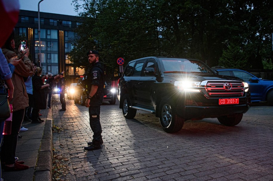 W czwartek białoruski reżim uwolnił 52 więźniów politycznych /PAP/Abaca