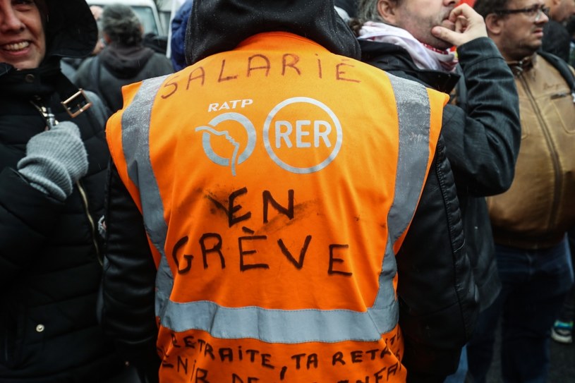 W czwartek Francję czekają masowe protesty. Przyczyną reforma emerytalna. /LUDOVIC MARIN/AFP /AFP