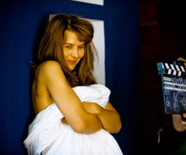 W debiucie Tomasza Wasilewskiego "W sypialni" (2012) Herman zagrała pierwszą w karierze główną rolę kinową.

Jej 40-letnia bohaterka, chcąc ukryć się przed rodziną, wyjeżdża do Warszawy. Nie mając środków do życia, umawia się przez Internet z przypadkowymi mężczyznami. Podczas spotkań usypia niedoszłych kochanków proszkami nasennymi i spędza całe noce w ich mieszkaniach.

- "W sypialni" jest filmem jednej roli i należy od początku do końca do Katarzyny Herman. Aktorce w tej psycho-monodramowej konwencji udało się stworzyć najciekawszą kreację w dotychczasowej karierze, co zauważyli już jurorzy koszalińskiego festiwalu Młodzi i Film, przyznając Herman nagrodę Małego Jantara - pisał recenzent Interii.