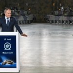 W Dęblinie będą serwisować Abramsy. Tusk: Potwierdzenie współpracy z USA