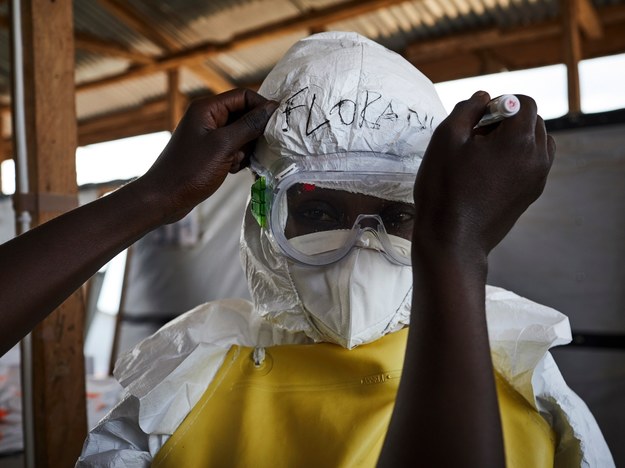 W Demokratycznej Republice Konga zmarło na ebolę już 2006 osób /HUGH KINSELLA CUNNINGHAM  /PAP/EPA
