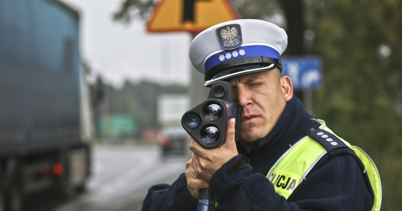 W długi weekend kierowcy znajdą się na celowniku policjantów /Piotr Jędzura /Reporter