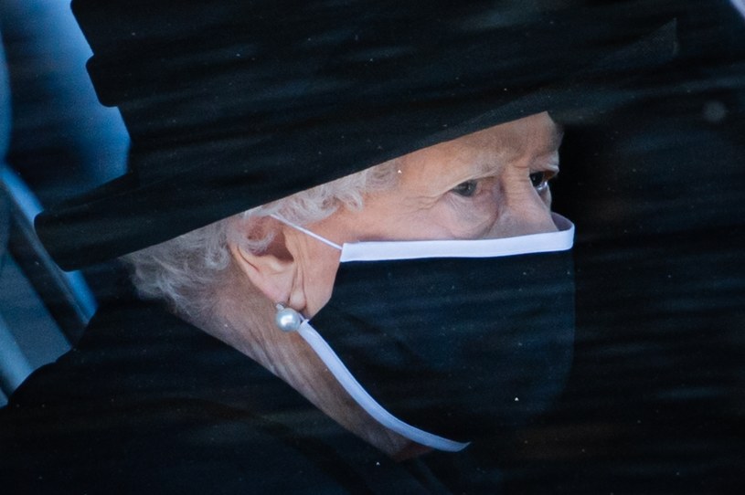 W dniu pogrzebu księcia Filipa oczy całego świata były zwrócone na królową Elżbietę /Pool / Samir Hussein /Getty Images