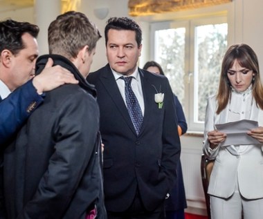 "W dniu ślubu Iga jest bardzo szczęśliwa. Mogłoby się wydawać, że w końcu zaczyna im się układać. Niestety, na ślubie pojawia się informacja, że Kinga się odnalazła i całe misternie budowane szczęście w kilka sekund legło w gruzach. Iga, wiedząc, że właśnie traci miłość swojego życia, staje na wysokości zadania. Jako policjanta postanawia sprawę poszukiwania zaginionej żony Michała doprowadzić do końca. Odkłada na bok swoje uczucia i zranione serce. Chce odnaleźć Ignasiowi jego mamę" - dodaje Lidia Sadowa.