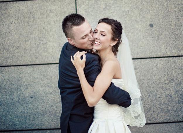 W dniu ślubu najlepiej jest potraktować fotografa jako swojego dobrego znajomego /abcslubu.pl