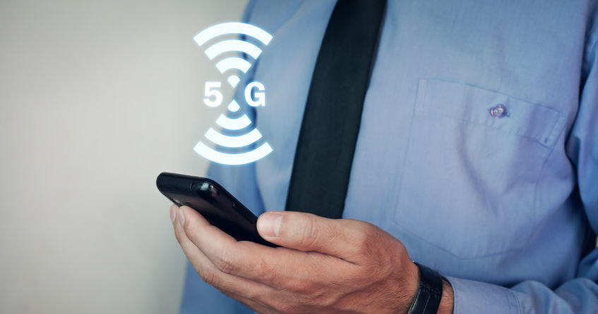 W dniu uruchomienia na sieć 5G T‑Mobile składa się pięć stacji bazowych , nadających sygnał dostępny w centrum Warszawy /123RF/PICSEL