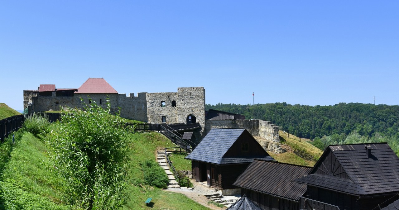 W Dobczycach na turystów czeka wiele atrakcji w tym Skansen Budownictwa Ludowego /Albin Marciniak/East News /East News