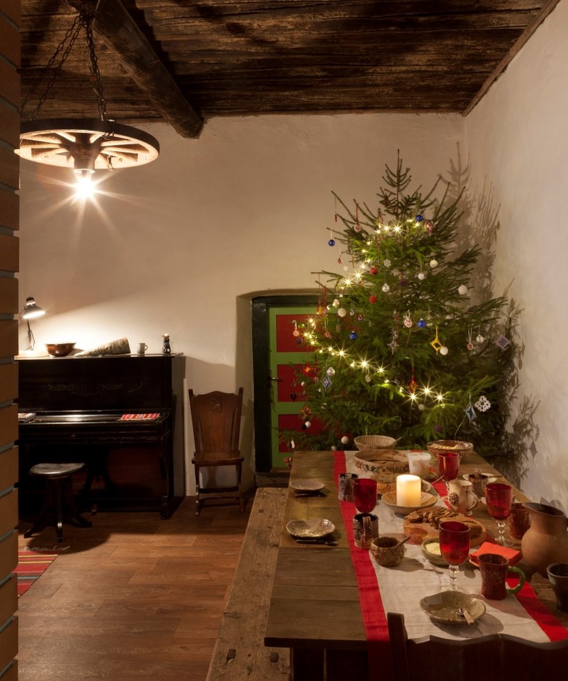 W domach dominują zazwyczaj żywe choinki. Klimat estońskiego domu w Boże Narodzenie jest niepowtarzalny /Toomas Tuul/FOCUS/Universal Images Group /Getty Images
