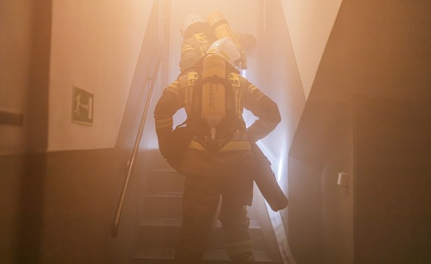 W domu było 10 osób, w tym dzieci. 9-latka uratowała rodzinę przed ogniem