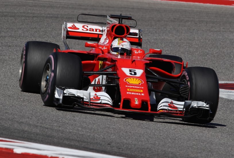 W drugiej połowie sezonu Vettel nie jest w stanie nawiązać walki z Hamiltonem /AFP