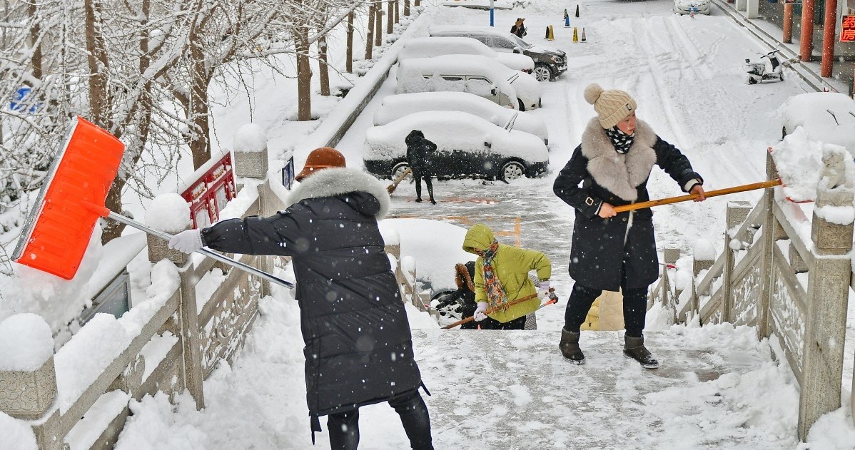 W dużej części Chin odnotowano silny mróz. W prowincji Gansu oprócz mrozu w poniedziałek nastąpiło silne trzęsienie ziemi, w którym zginęło ponad 130 osób /AFP /AFP