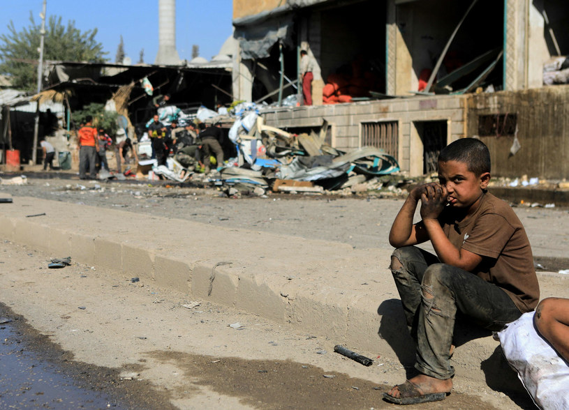 W działaniach wojennych w Syrii często biorą udział bardzo młodzi chłopcy /BAKR ALKASEM/AFP /East News