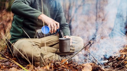 W dziczy ukrywa się przed mobilizacją. Programista żyje w lesie od miesiąca